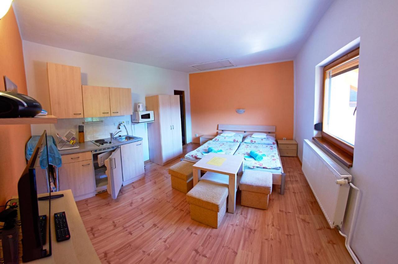 Vila Rhea Vazec Luaran gambar