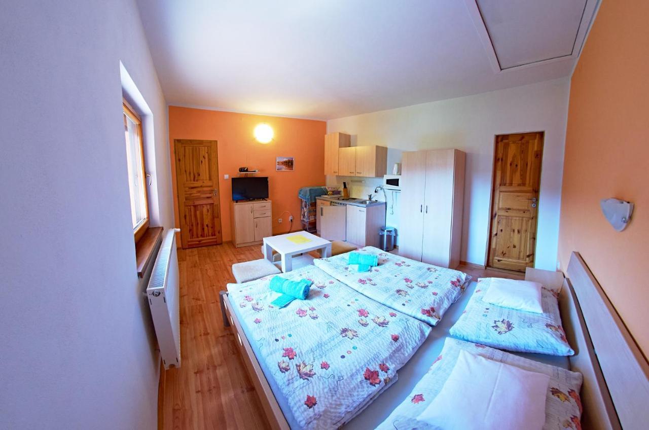 Vila Rhea Vazec Luaran gambar