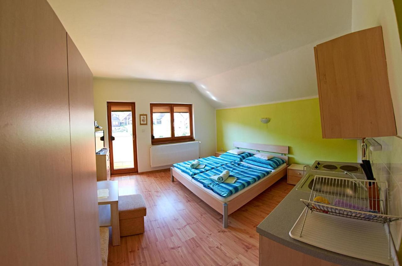 Vila Rhea Vazec Luaran gambar