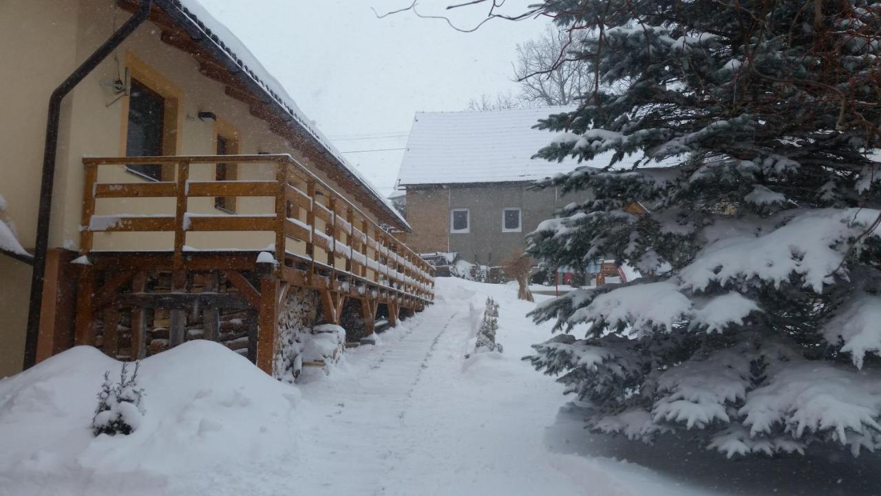 Vila Rhea Vazec Luaran gambar