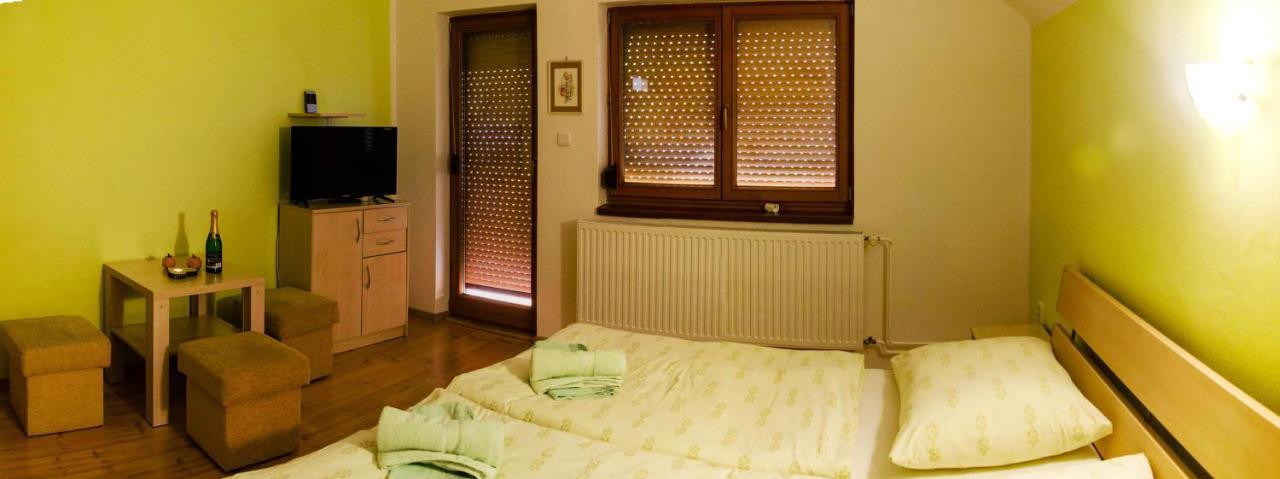 Vila Rhea Vazec Luaran gambar